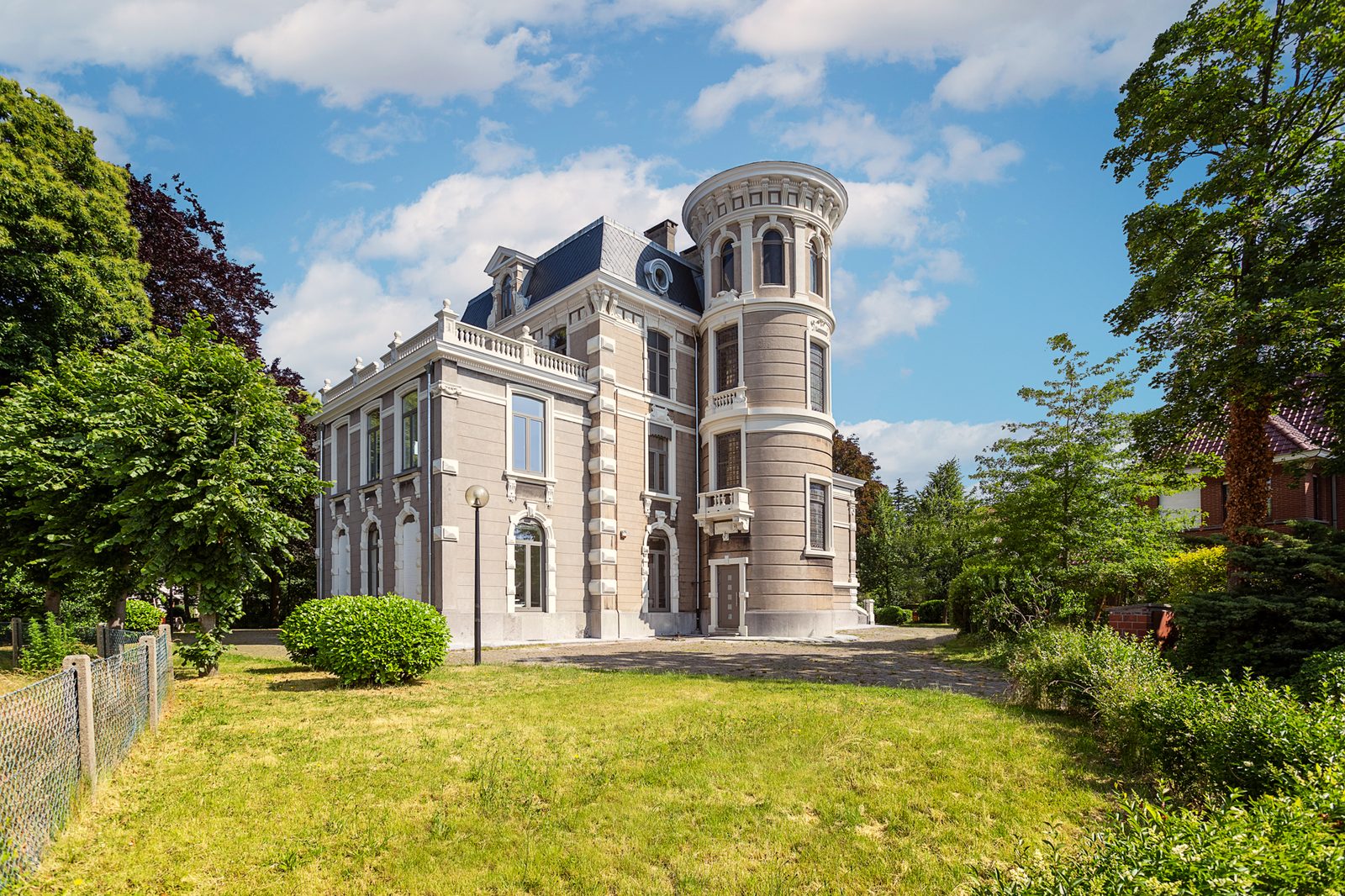 The campus of Centrum voor Afstandsonderwijs in Ghent